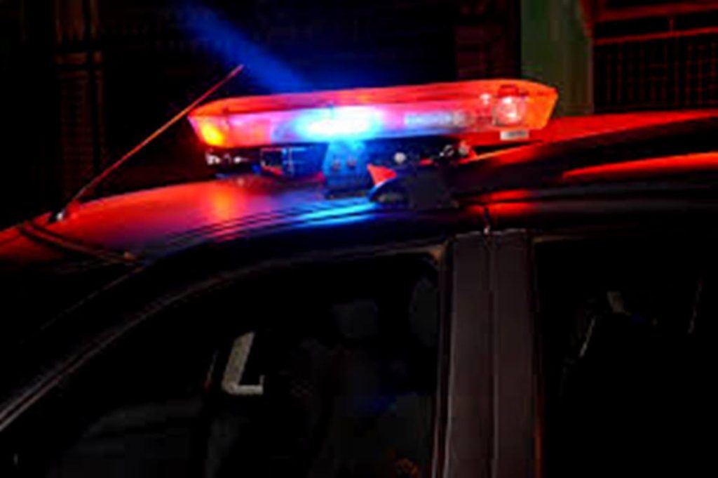 Adolescente tenta matar padrasto a facadas após briga por copo de refrigerante em Bauru Adolescente tenta matar padrasto a facadas após briga por copo de refrigerante em Bauru