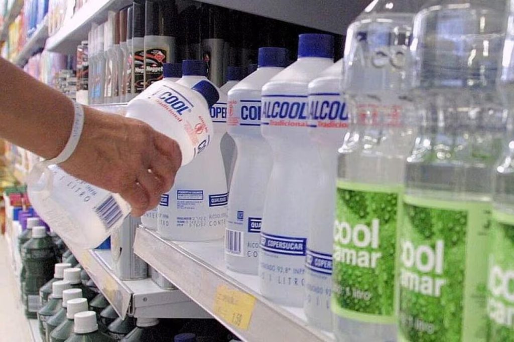 Venda de álcool líquido 70% em supermercados é proibida