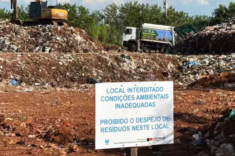 Interdição de área de transbordo causa preocupação sobre coleta de lixo em Jaú