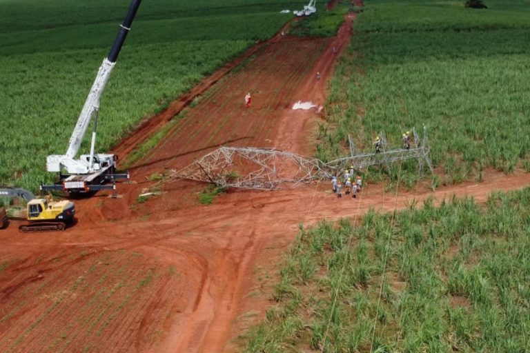 Cidades da região de Jaú sofrem com Falta de energia após queda de torres