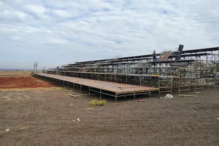 recinto da expo jahu ja recebe as primeiras estruturas para o evento