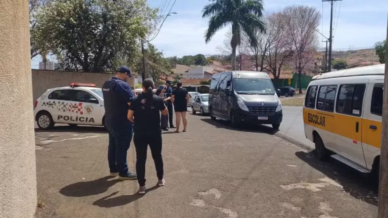 Fiscalização do Detran e PM em Jaú flagra 44 infrações em transportes escolares Fiscalização do Detran e PM em Jaú flagra 44 infrações em transportes escolares